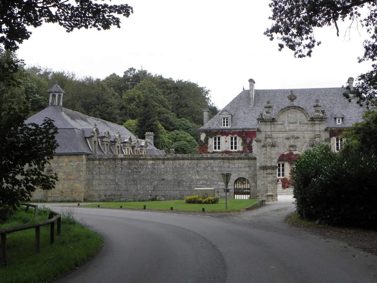 Plogastel-Saint-Germain (29) Château du Hilguy 09
