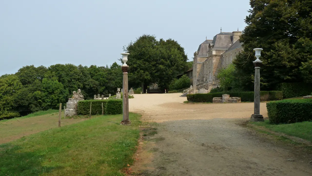 Plouasne (22) Château de Caradeuc - Parc et jardins - Terrasse nord - 02