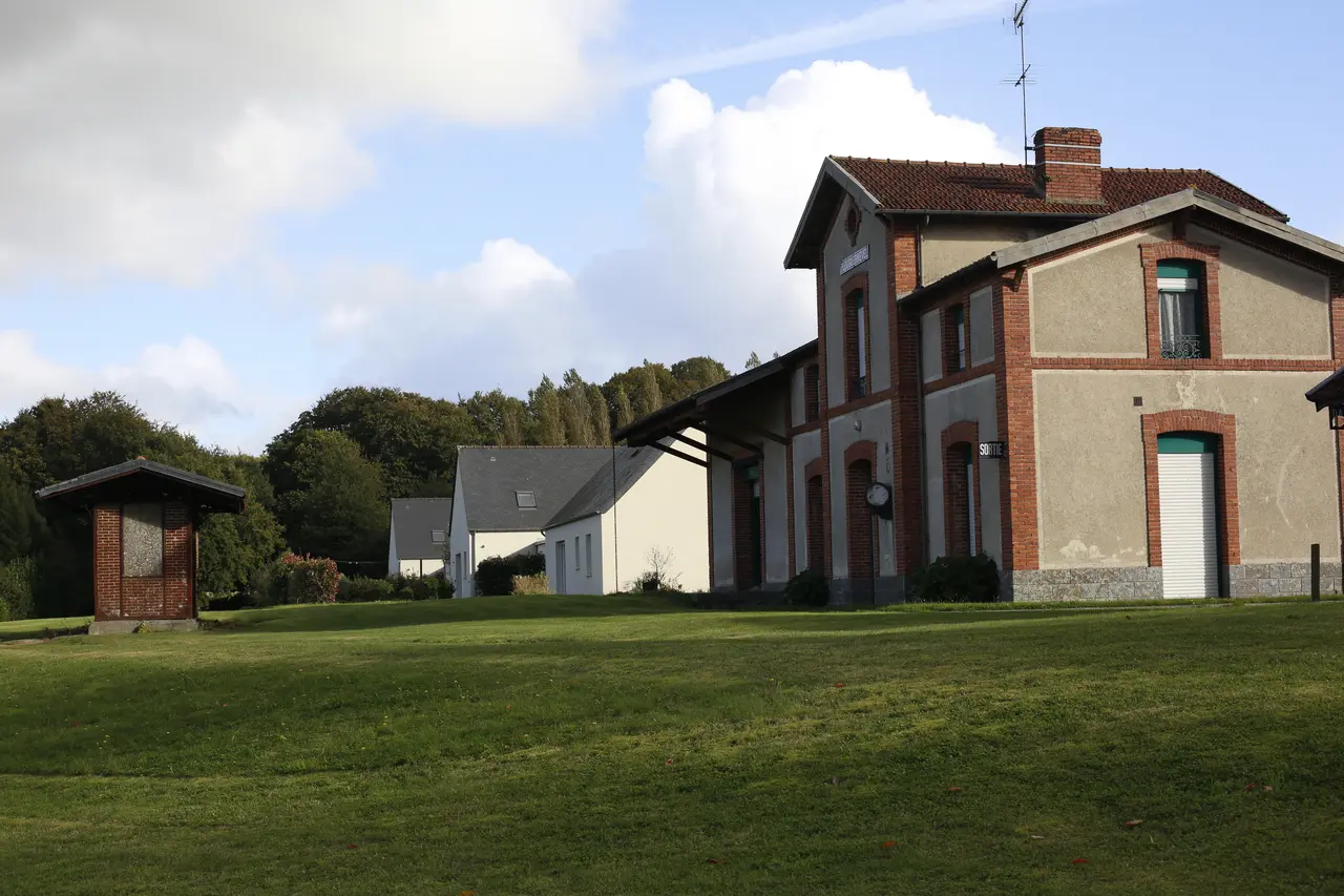 Plouguernével - ancienne gare 04