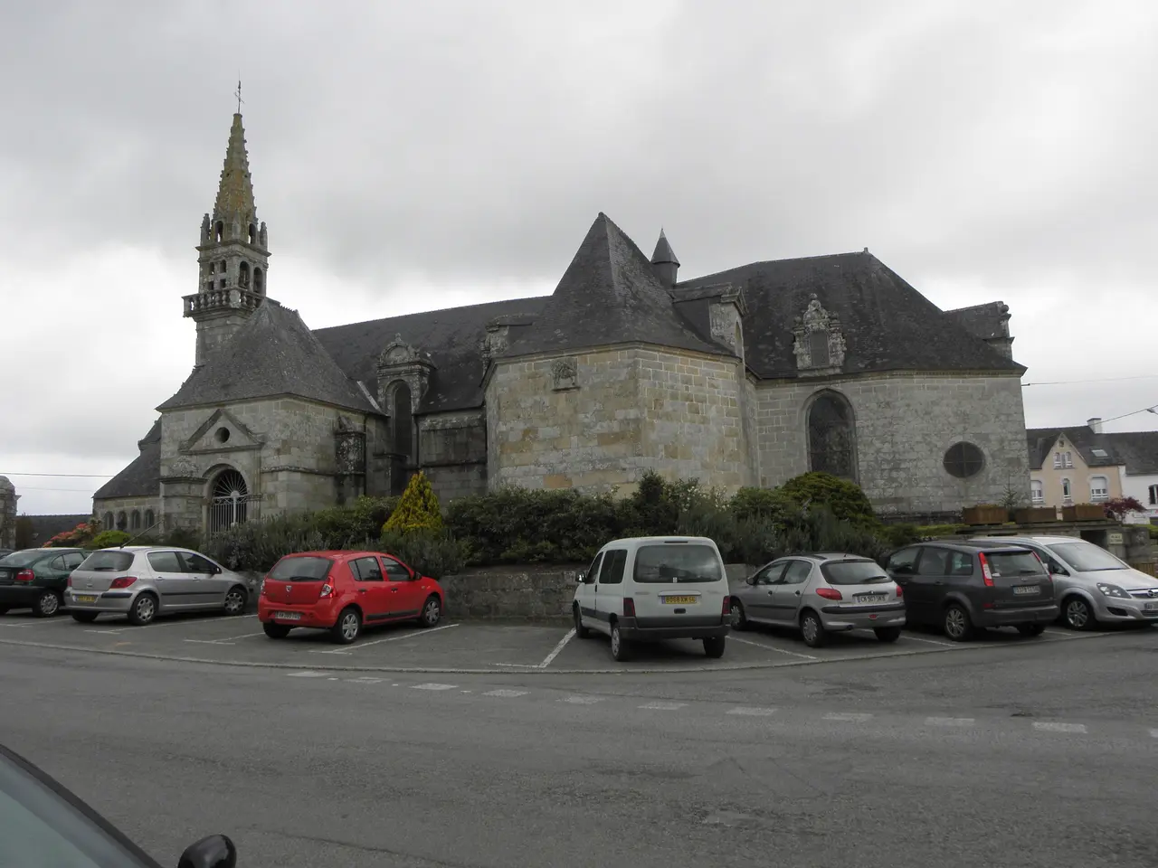 Plouray (56) Église Saint-Yves 01