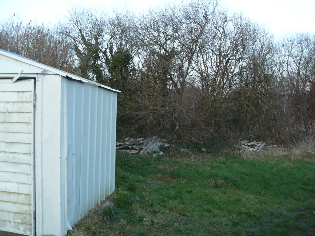 de l'amiante dans la zone humide de lanveur (Plouvien, Finistère)