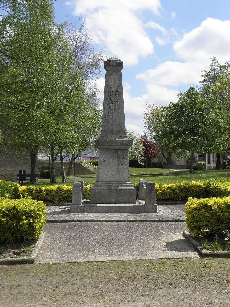 Plumaudan (22) Monument aux morts