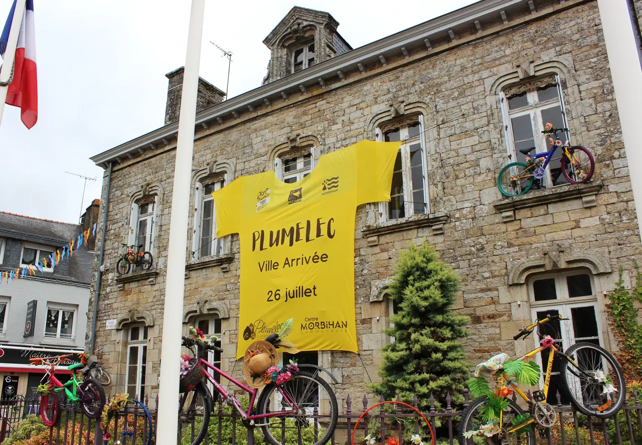 TDFF25-E1 008 mairie de Plumelec