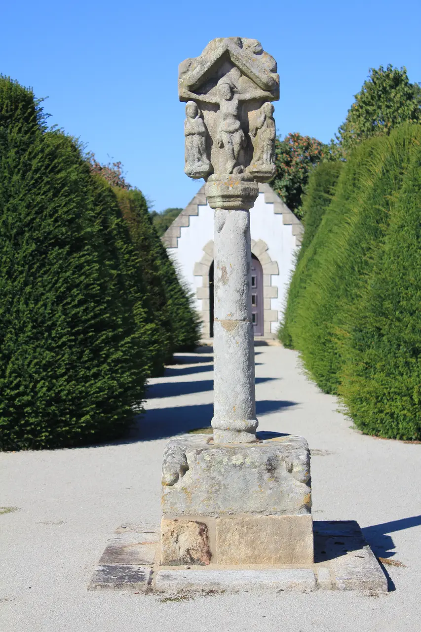Croix de cimetière (Plumergat) 4574