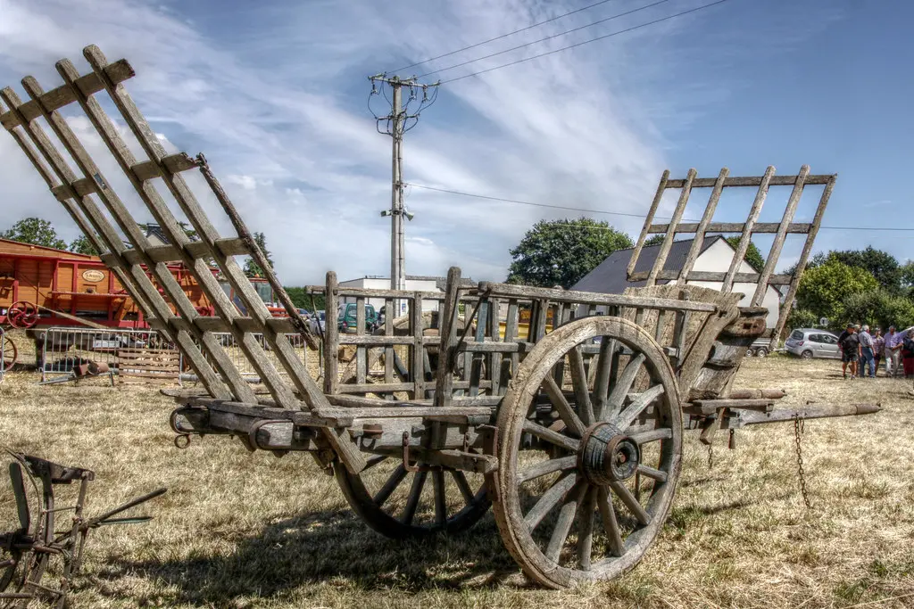 Plumieux - Fête des battages 2016 - hay cart