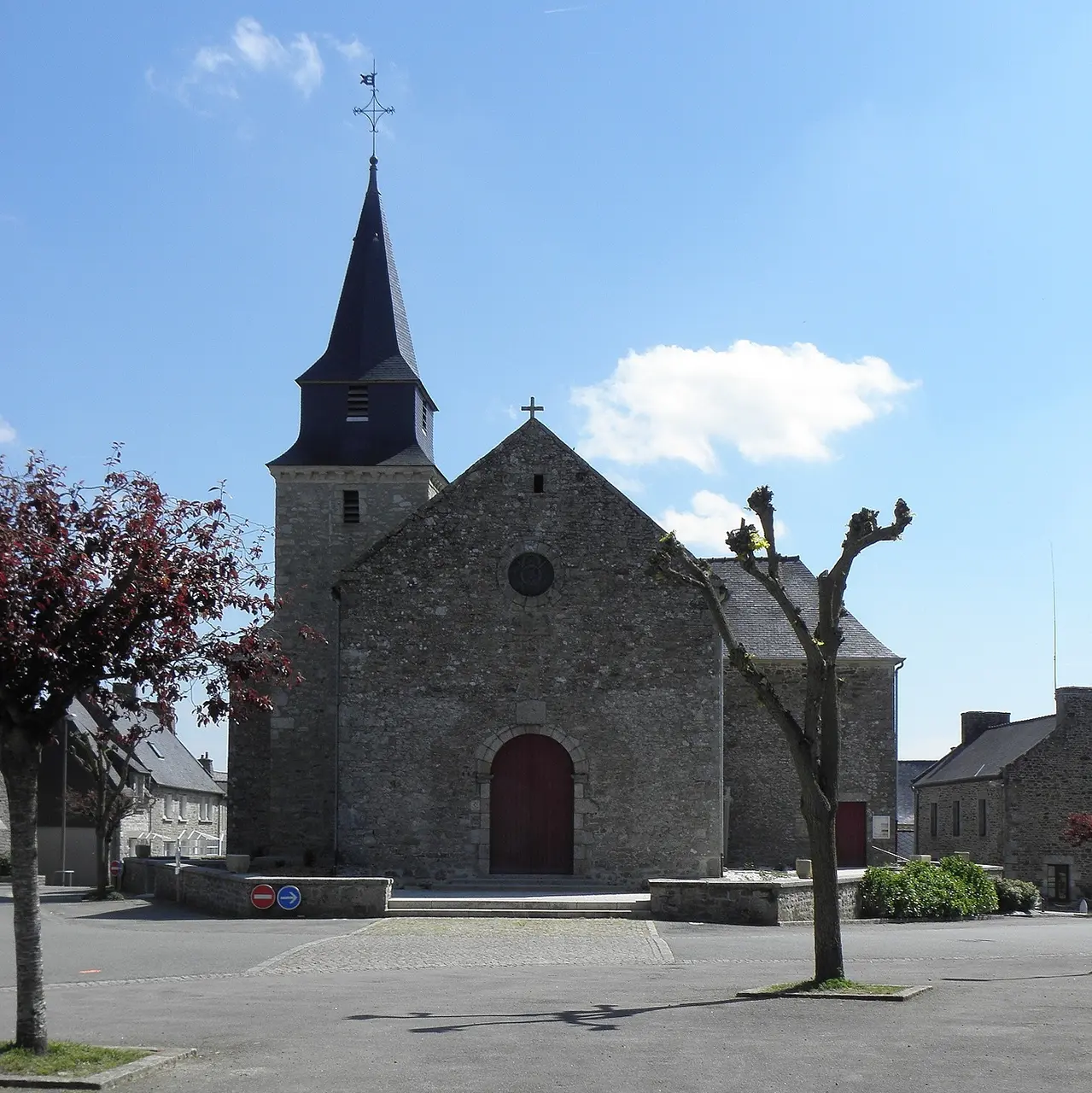 Saint-Carné (22) Église Saint-Pierre 01