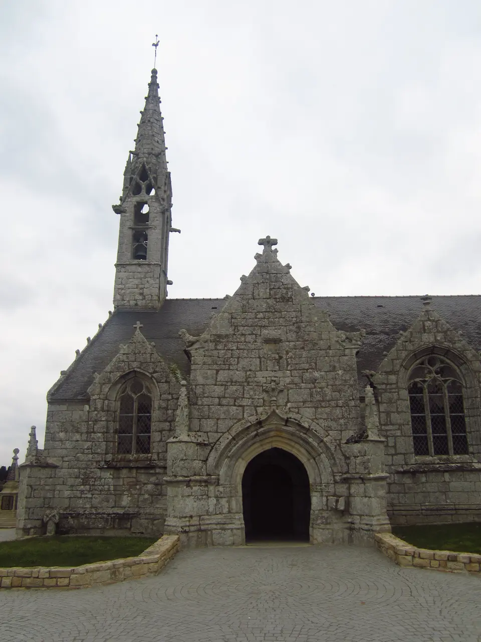 Église Saint-Primel à Saint-Évarzec, Finistère 02