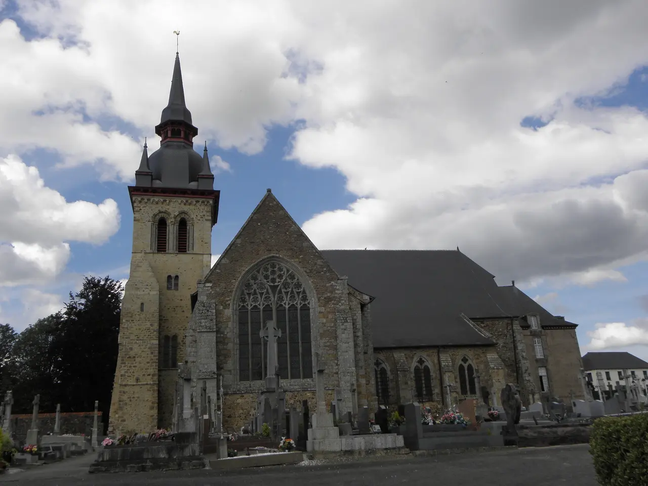Saint-Méen-le-Grand (35) Abbatiale Façade sud 02