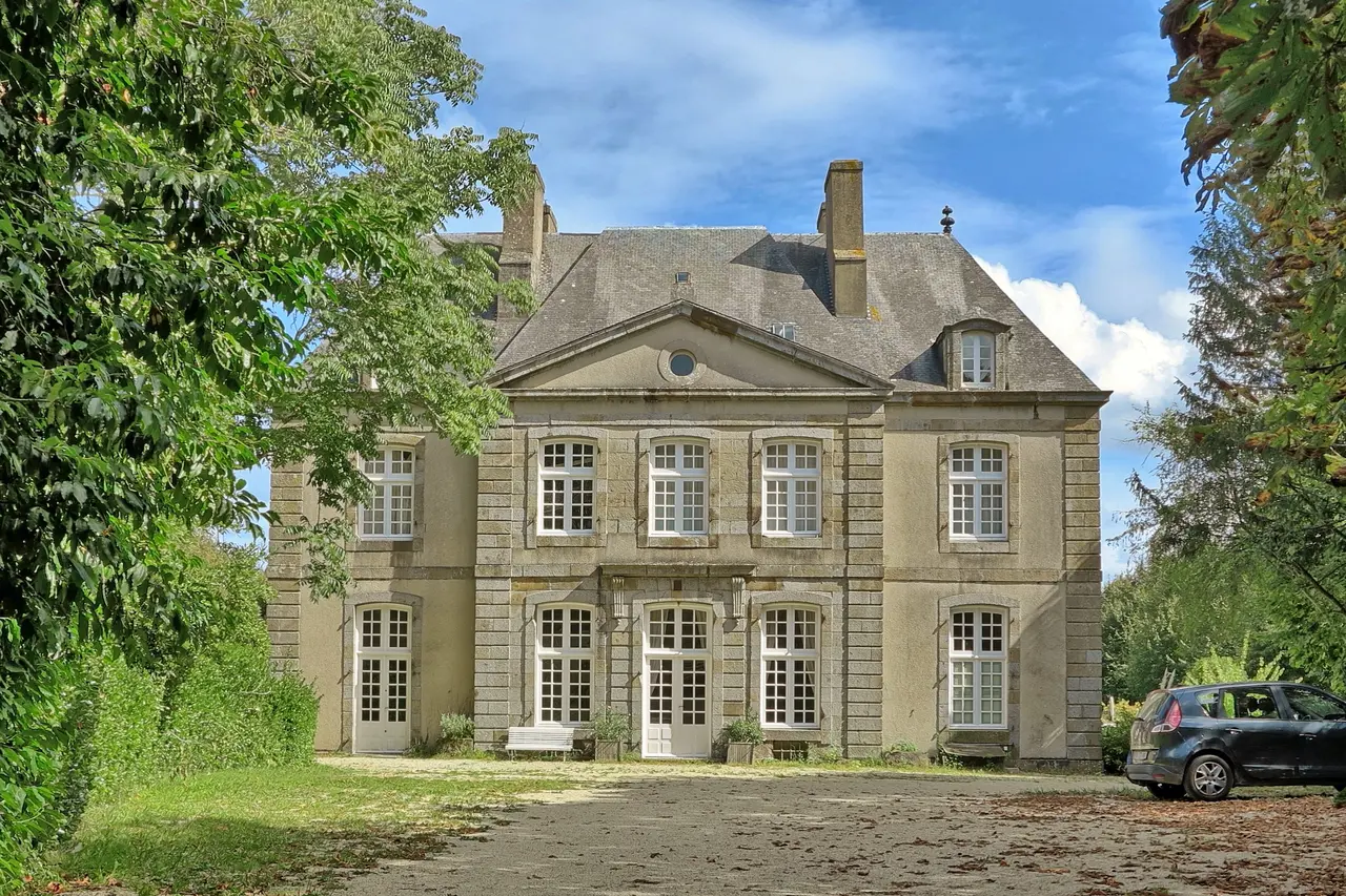 Saint-Méloir-des-Ondes, le château de Vaulerault