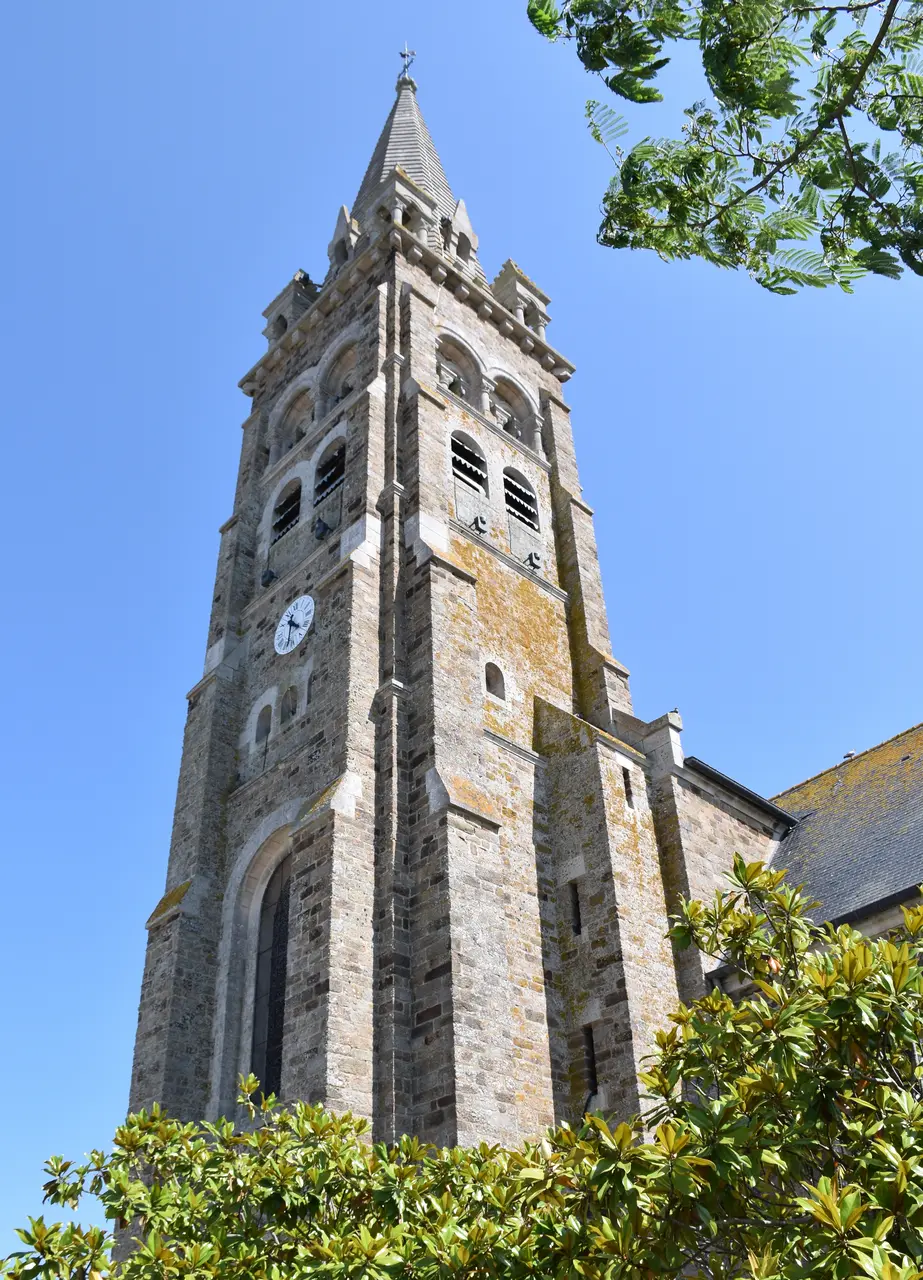 Eglise Saint-Pierre de Saint-Père-Marc-en-Poulet - Le clocher A