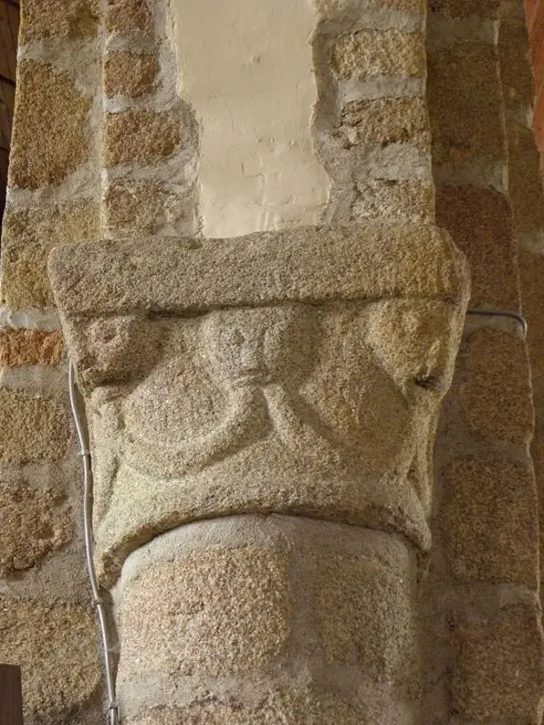 Saint-Sauveur-des-Landes (35) Église - Intérieur - Chapiteau - 05