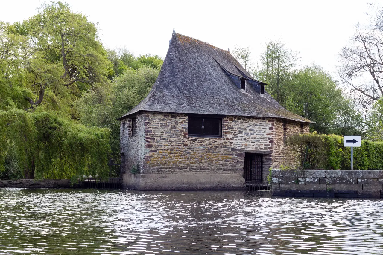 Élavation amont, moulin de la Molière, Saint-Senoux, France