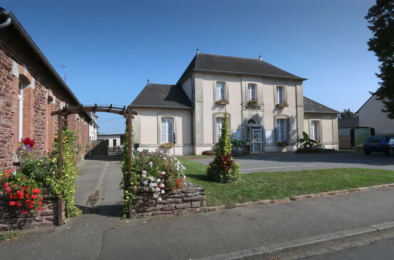 Saint-Thurial-mairie1