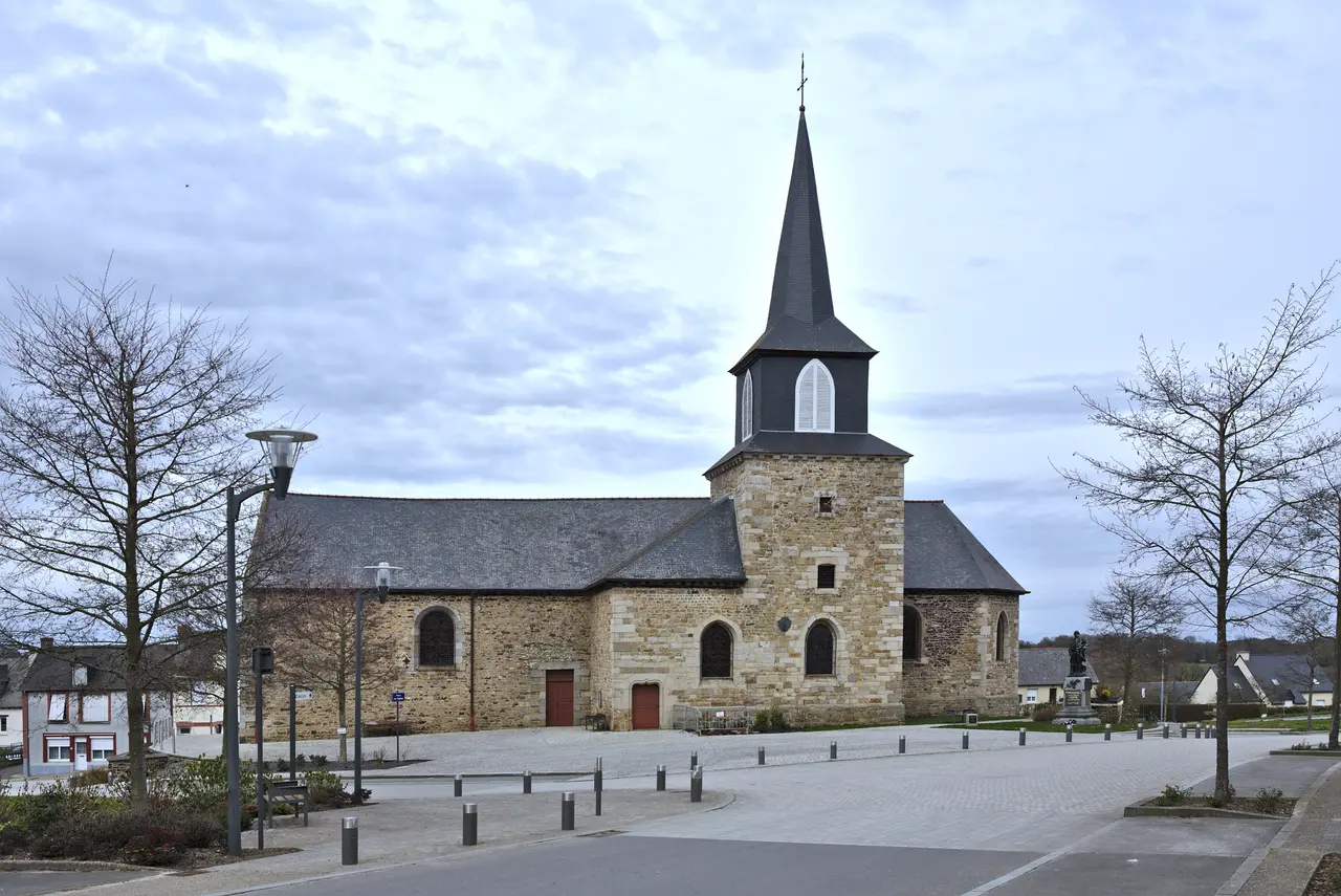 Trémorel - Église Saint-Pierre-et-Saint-Paul 01