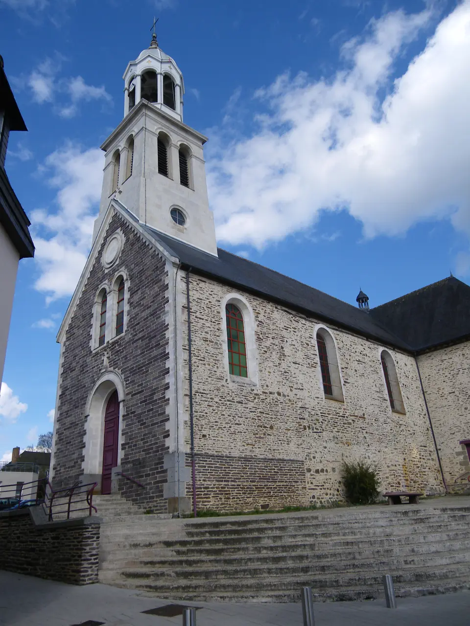 L'eglise de vern sur seiche - panoramio