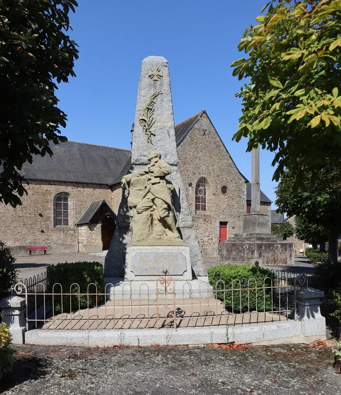 Vieux-Vy-sur-Couesnon (35) Monument aux morts - 01