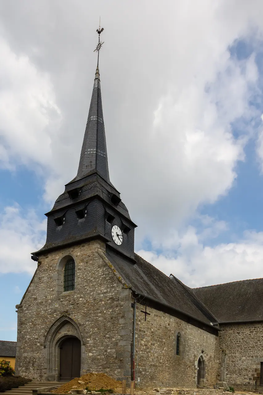 Clocher de l'église Saint-Melaine de Vignoc, France