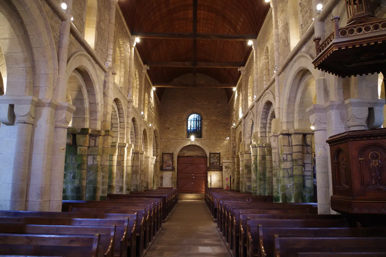 Yvignac la Tour, Côtes d'Armor, église Saint-Malo, nef romane IMGP1665