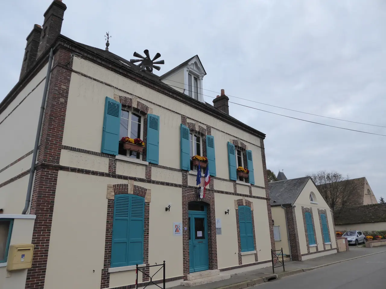 File:Mairie Amilly Eure-et-Loir France.JPG