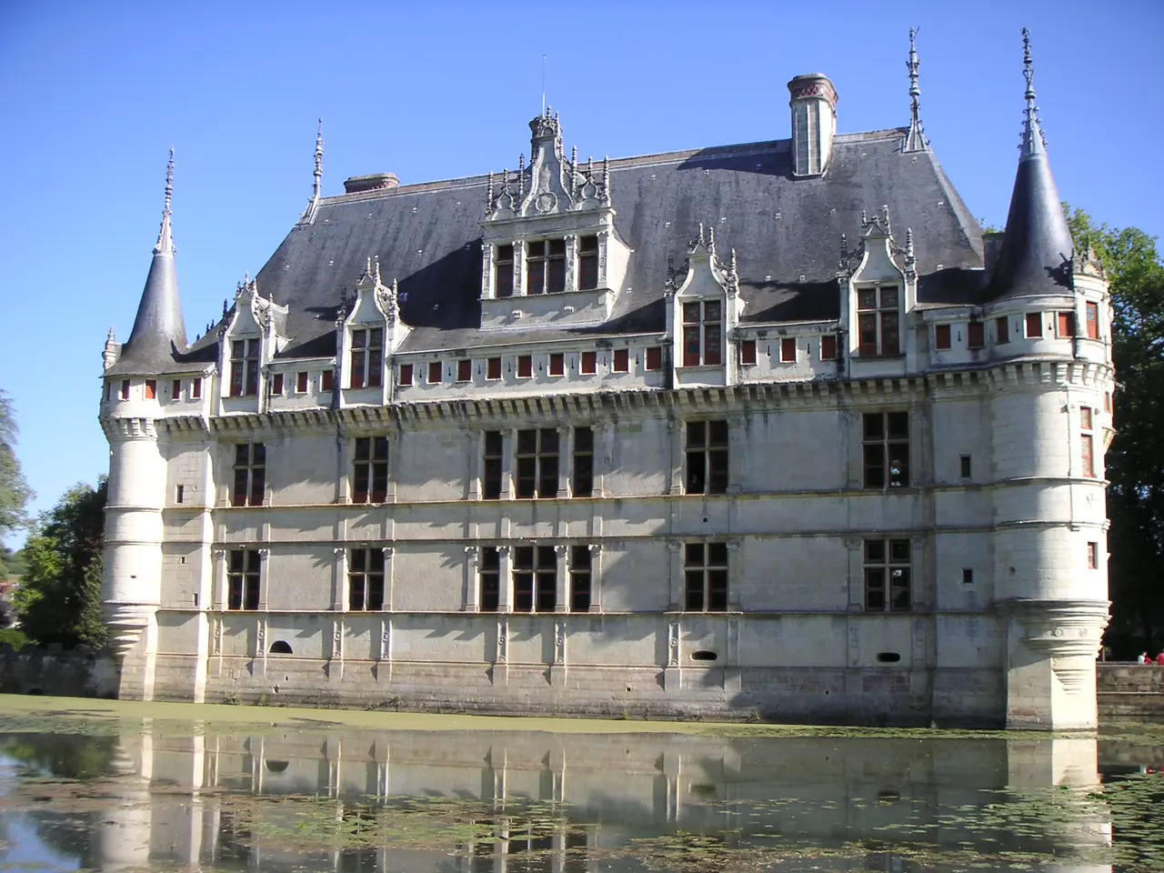 Façade coté douve Azay-le-rideau