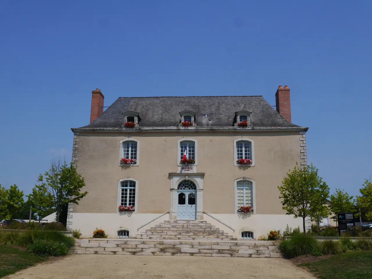 Azé mairie