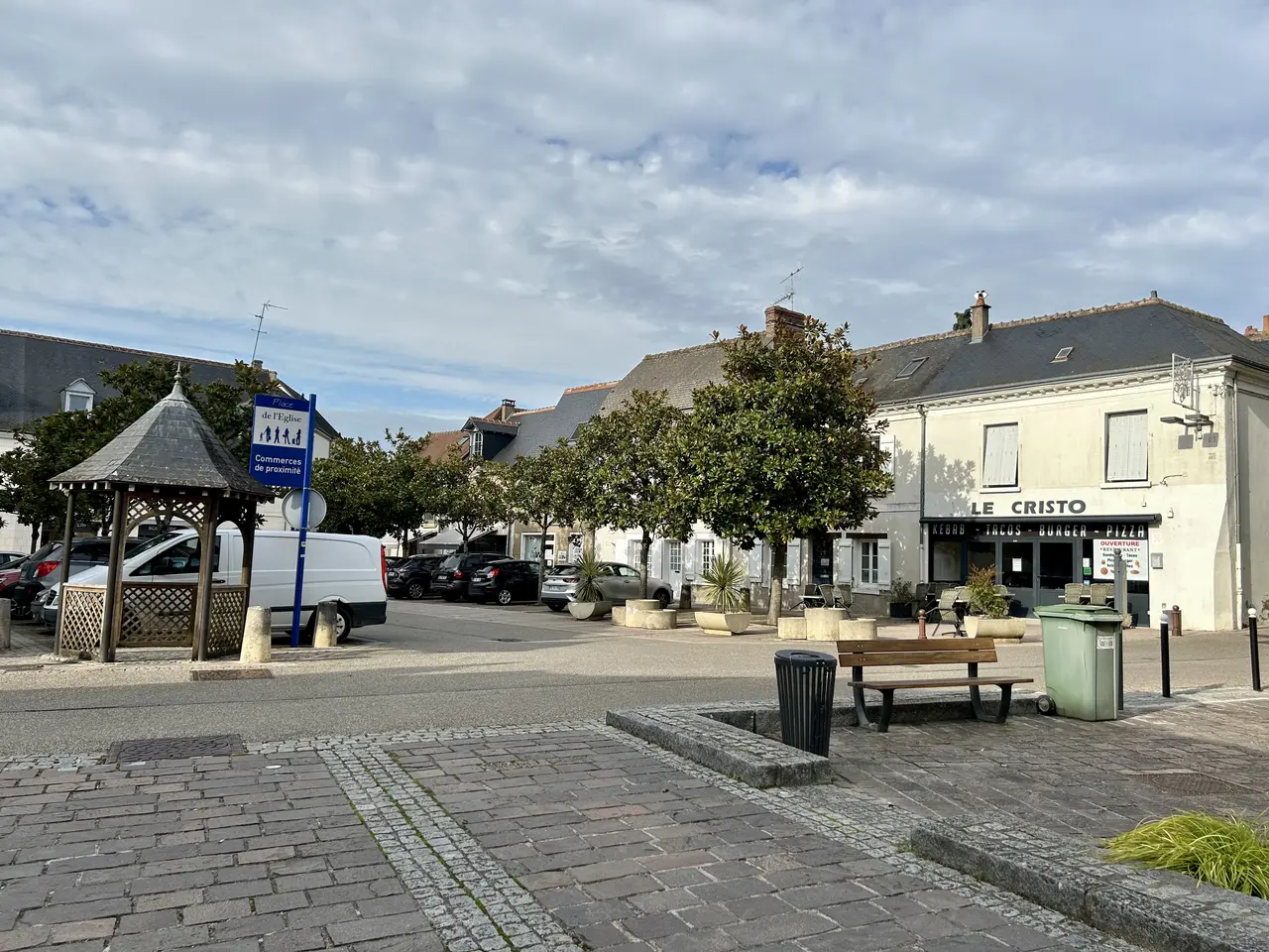 Ballan-Miré - place de l'église