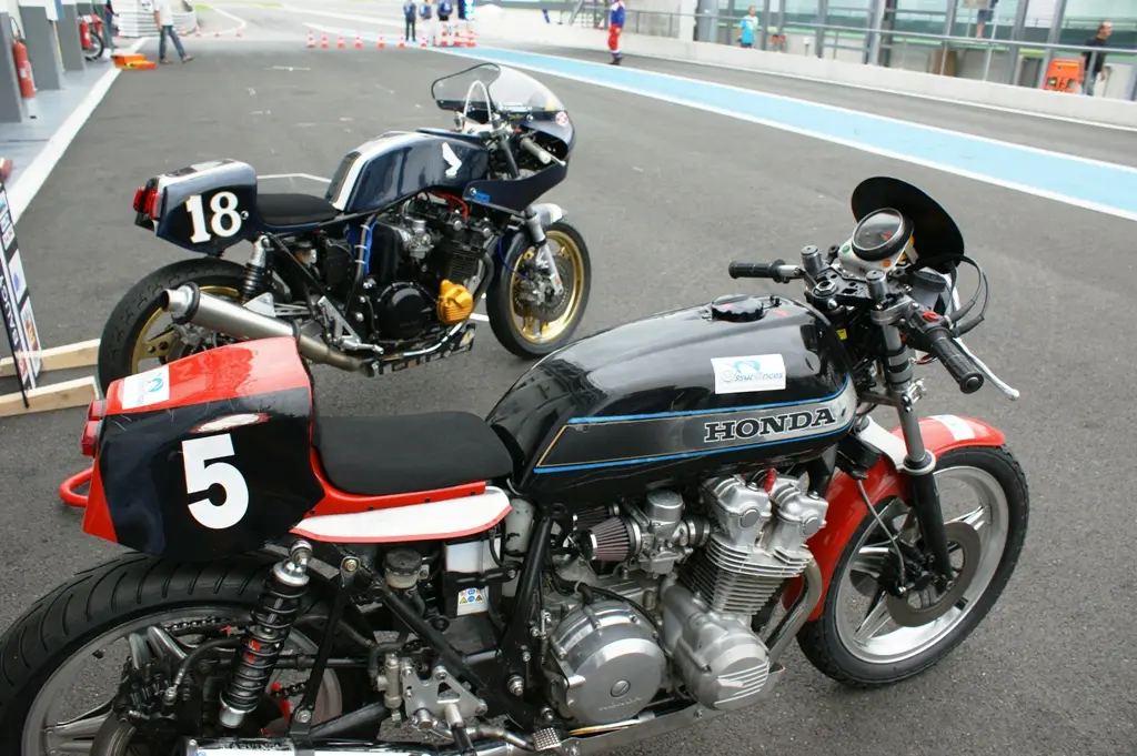 Honda CB900F Bol d'Or (Assurances Minard, 1979 - n°5) & RCB Replica (Baugy Moto Racing Team, 1980 - n°18)