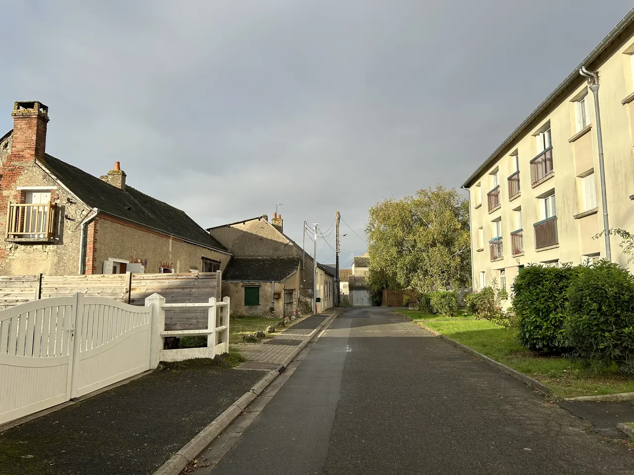 Beauce-la-Romaine - place du Château