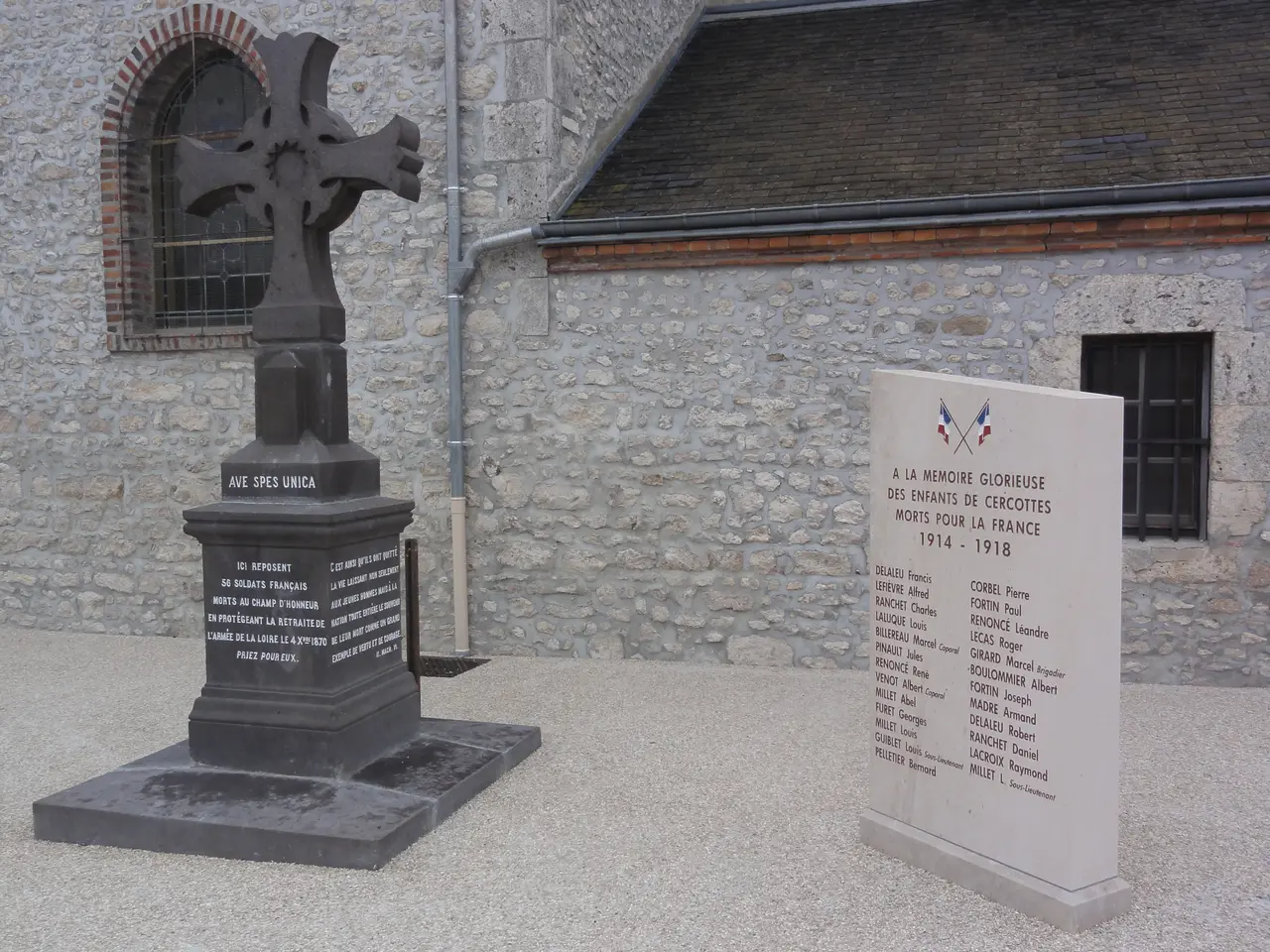 Cercottes (Loiret) Monument aux morts