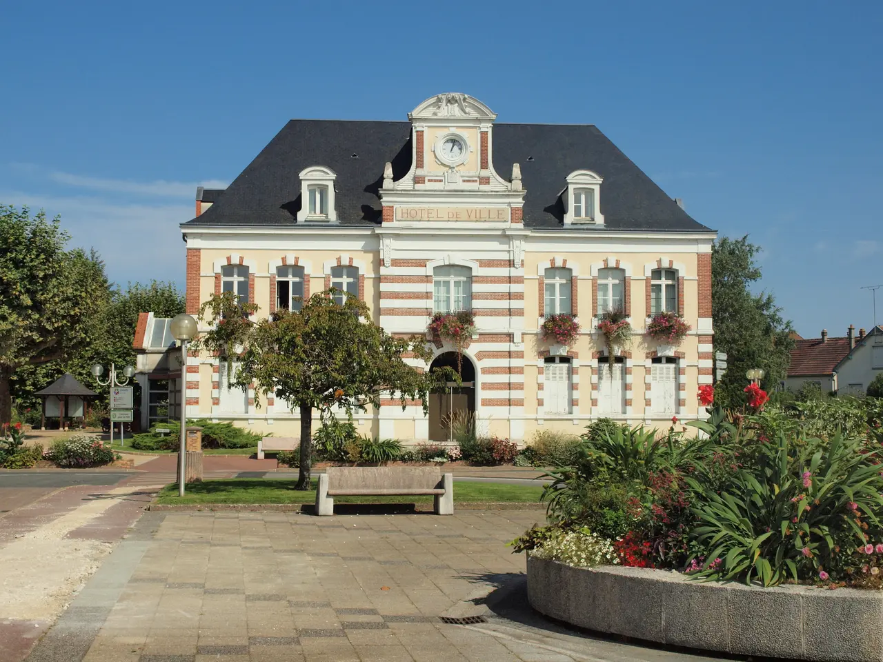 Châlette-sur-Loing-FR-45-hôtel de ville-02