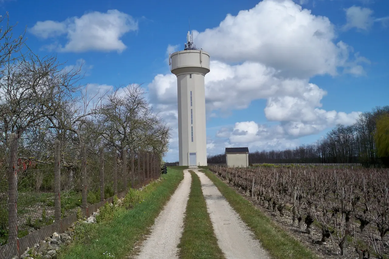Château d'eau de Chançay (mars 2016)