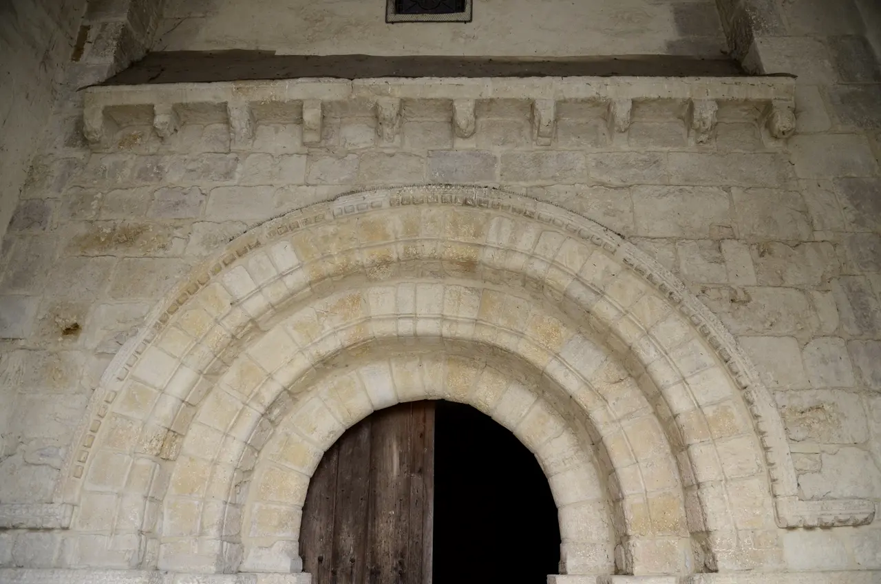 File:Eglise Saint-Martin de Charenton du Cher (Portail Roman).JPG