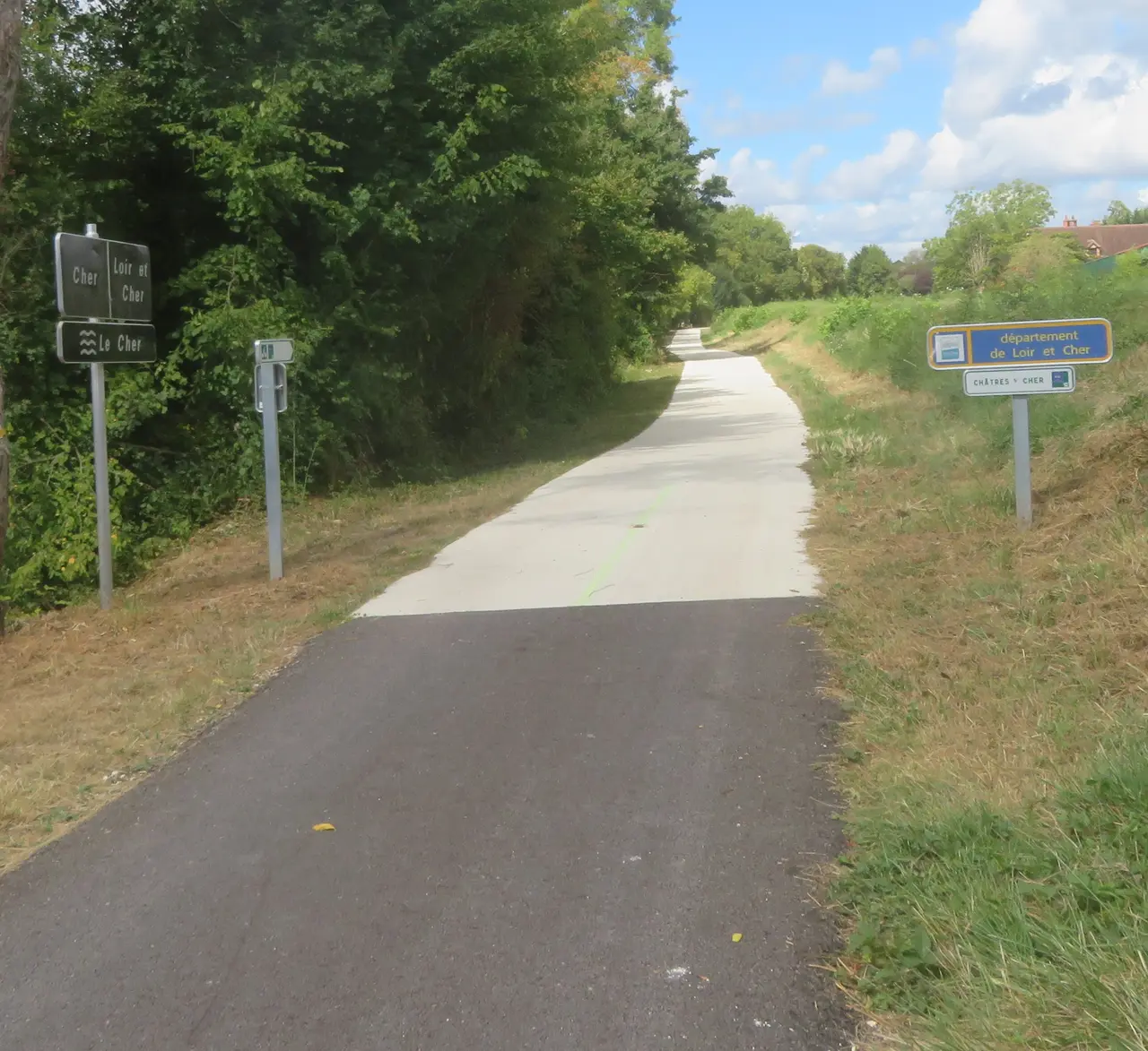 Voie verte du canal de Berry à la limite départementale Thénioux-Châtres-sur-Cher