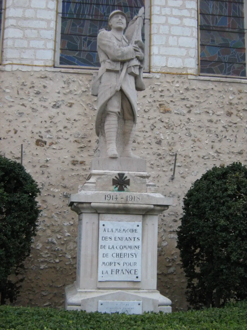 Cherisy , Le monument aux morts - panoramio