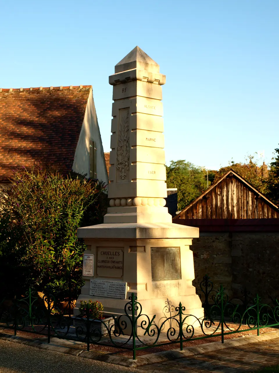 Chuelles-FR-45-monument aux morts-08