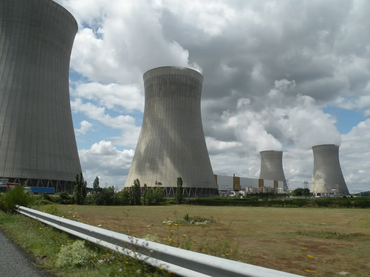 Dampierre-en-Burly - centrale nucléaire