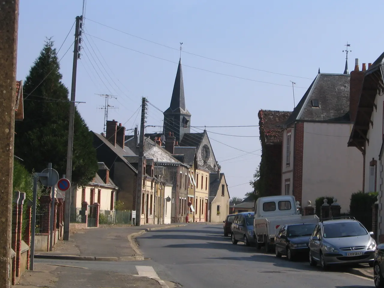 Droué - Main street - 2
