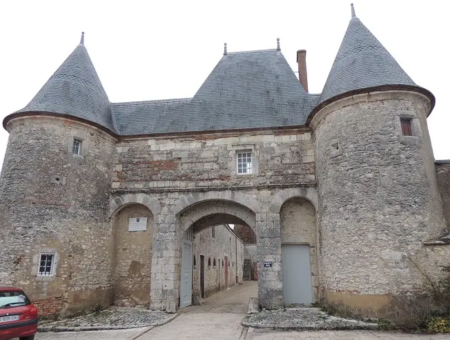 Huisseau Sur Mauves (45) Grande Poterne du Chateau (XVe)