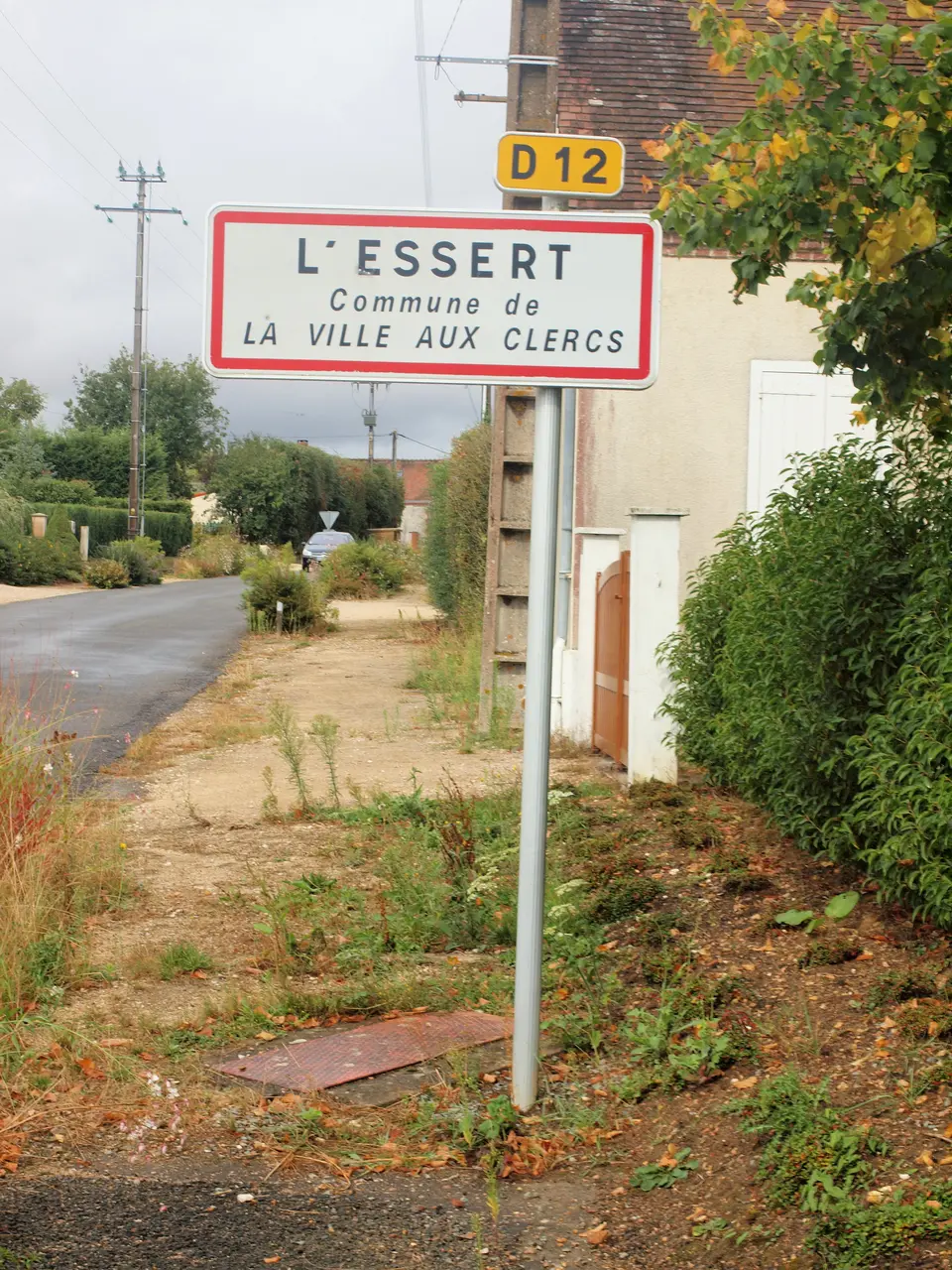 La Ville-aux-Clercs-FR-41-L'Essert-panneau d'agglomération-1