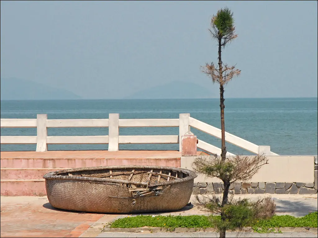 Bateau panier sur le bord de mer (Da Nang)