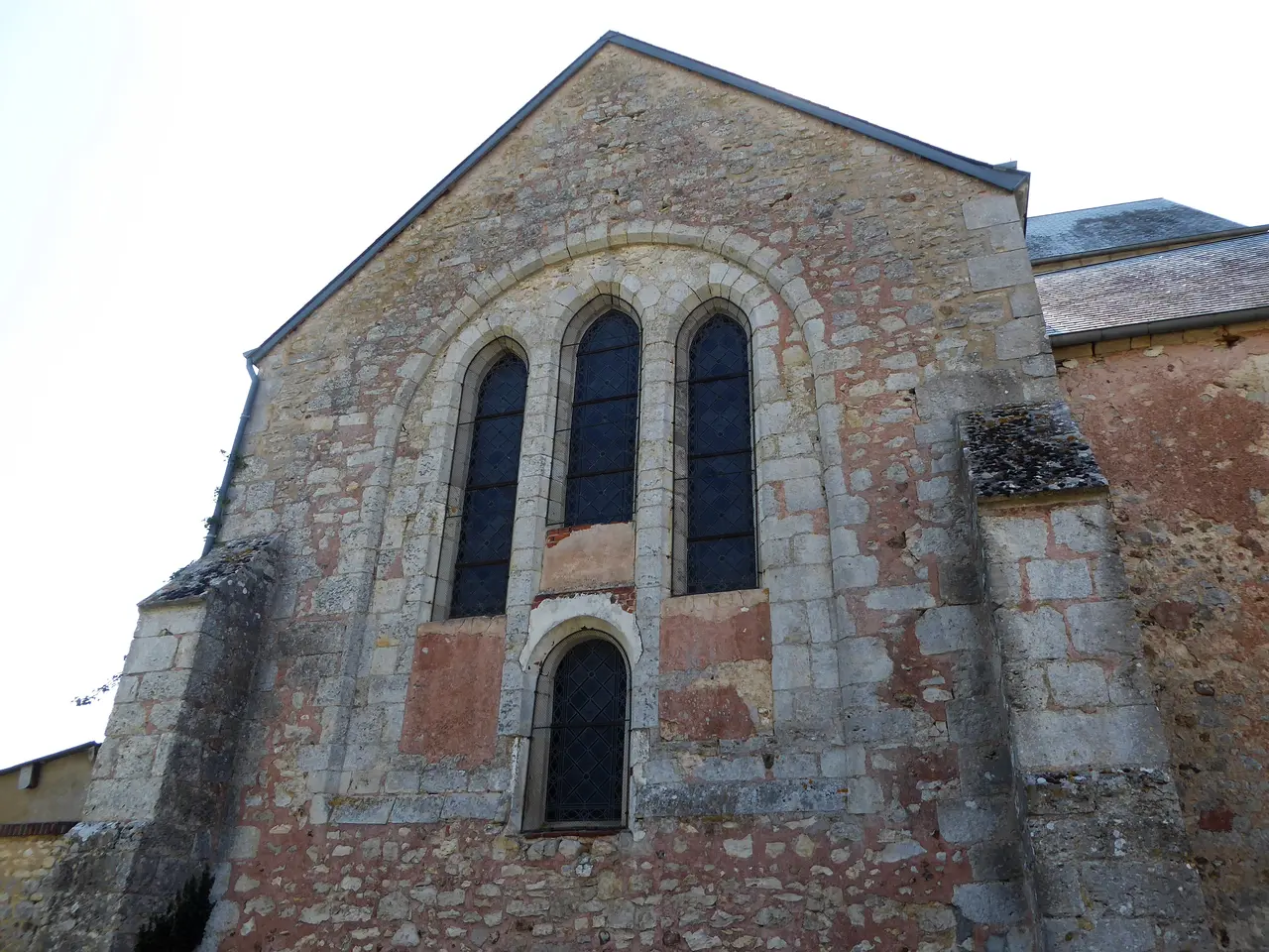 Chevet de l'église Saint-Hilaire Montainville les Villages Vovéens Eure-et-Loir France