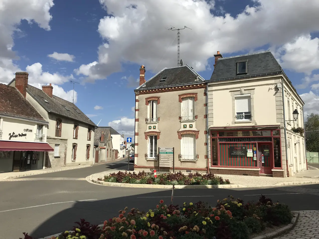 Les Villages Vovéens - rue de Verdun, au croisement de rue Roger Gommier