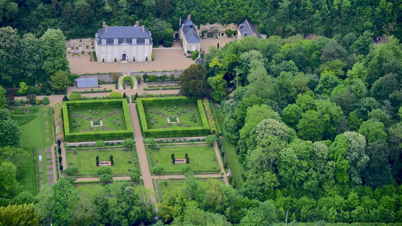 F - Pocé-sur-Cisse, Route de Limeray 004, Château de Fourchette, Mick Jagger