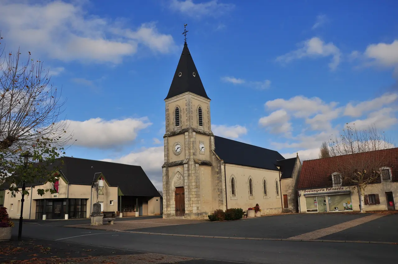Luant - Place de l'église