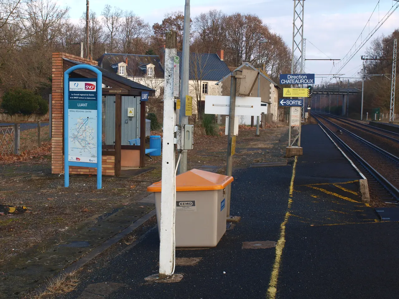 Luant-FR-36-gare-01