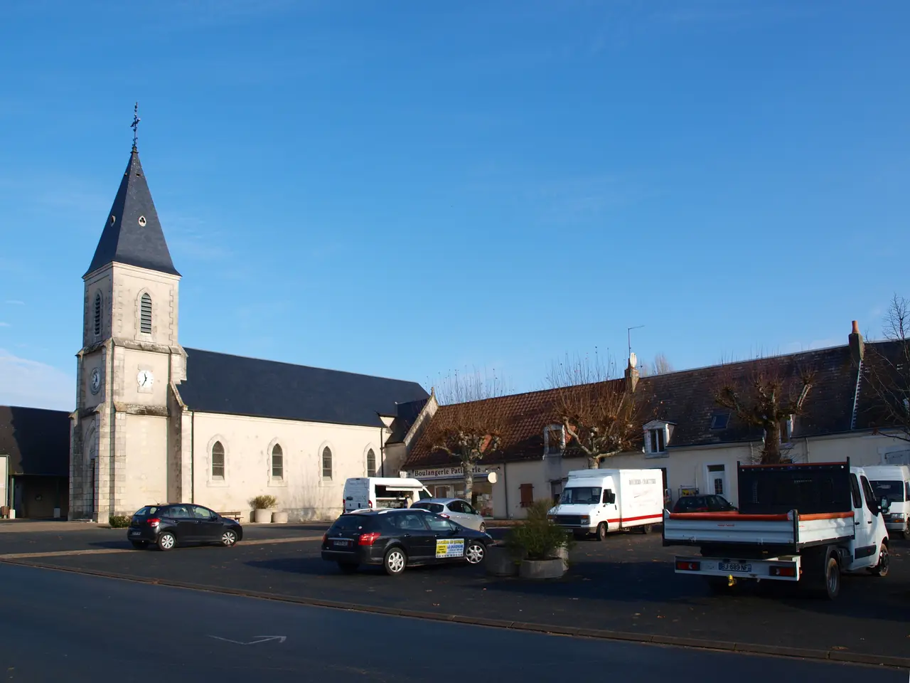 Luant-FR-36-église-01