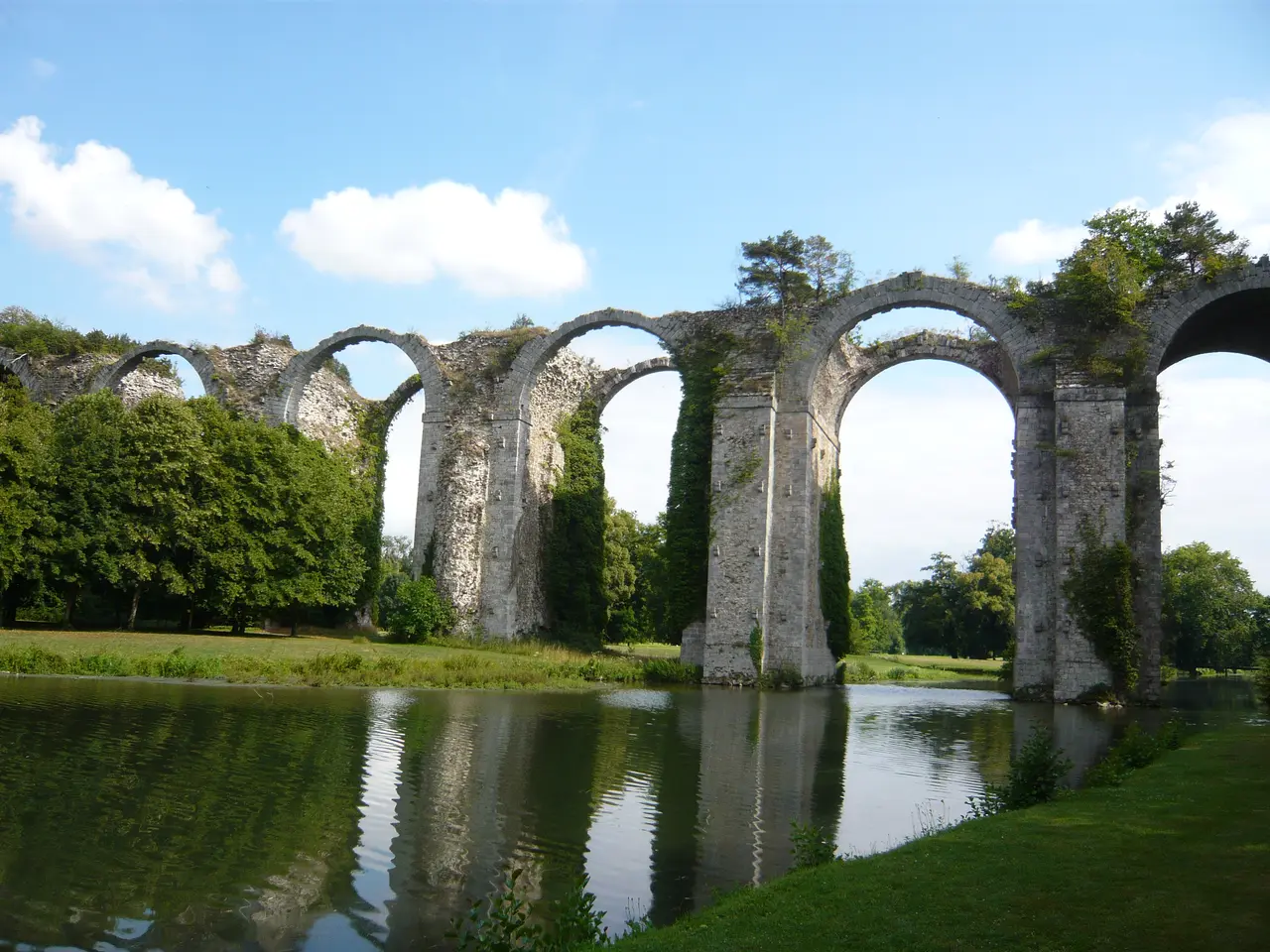 Aqueduc chateau Maintenon