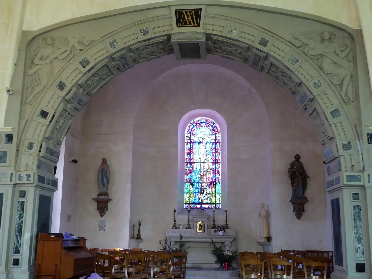 Chapelle seigneuriale église Saint-Martin Mézières-en-Drouais Eure-et-Loir France