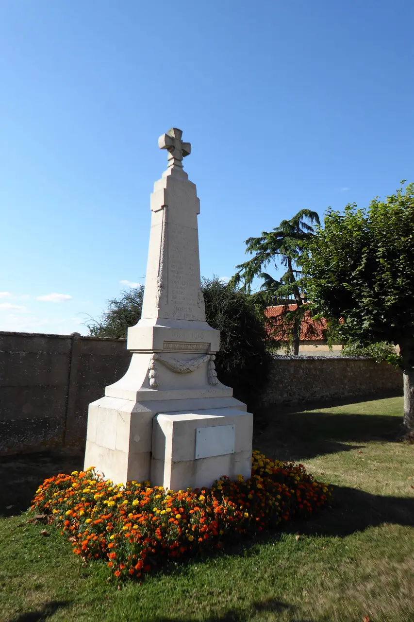 Mignières monument aux morts Eure-et-Loir France