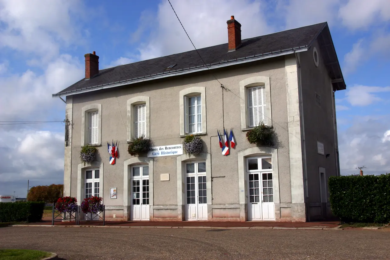 Montoire-sur-le-Loir-146-Bahnhof-2008-gje
